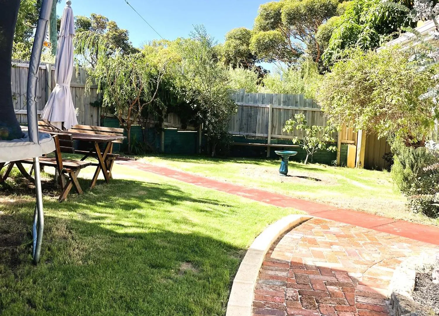2 Cute Cosy Cottage Garden 2Brms Perth 0*,